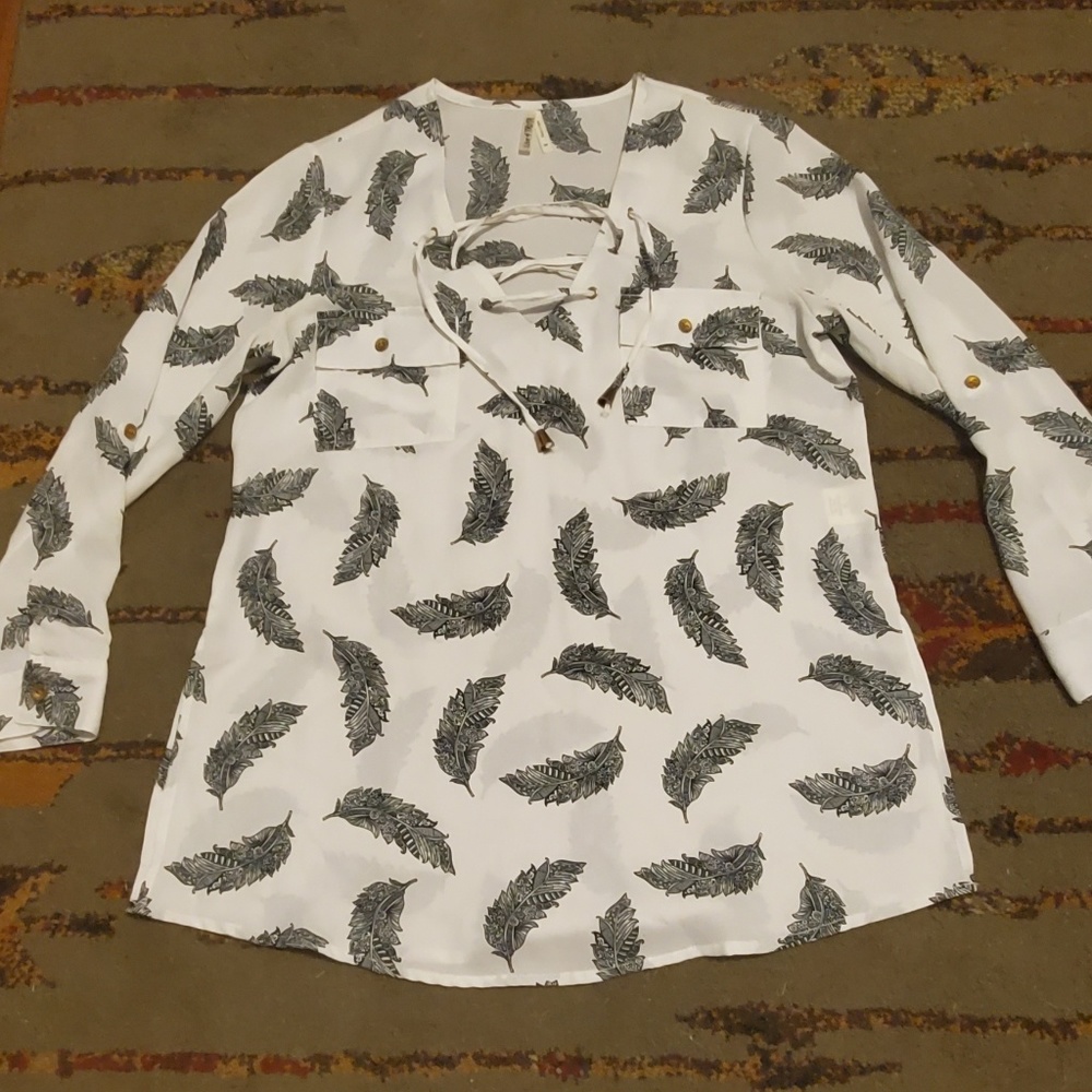 Blouse w/Feather Print